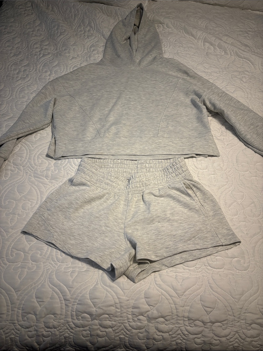 Yogalicious Scuba New Flow Crop Hoodie Size Small Cozy Light Gray & Shorts Set